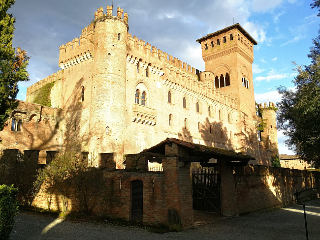 Castello di Gabiano | Soggiorni e Degustazione Vini nel Monferrato